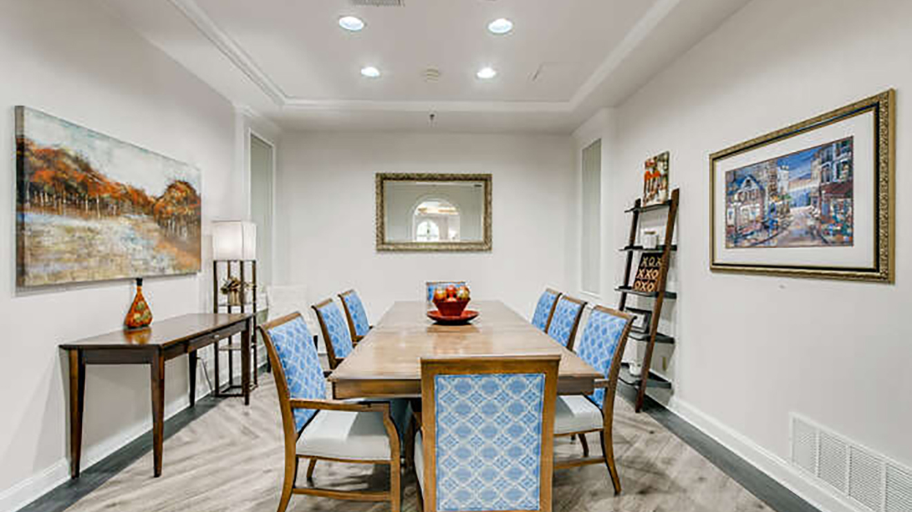 Senior Apartments Austin, TX I Holiday RenaissanceAustin