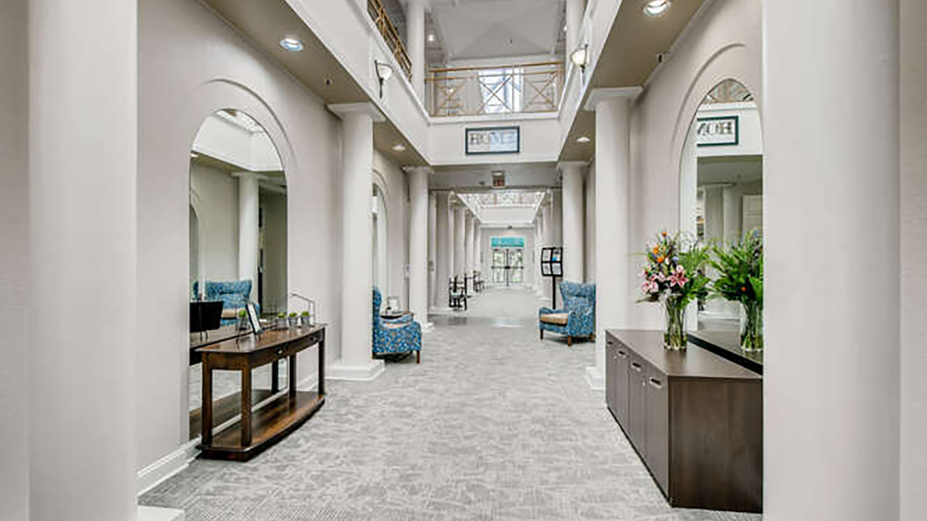 Senior Apartments Austin, TX I Holiday RenaissanceAustin