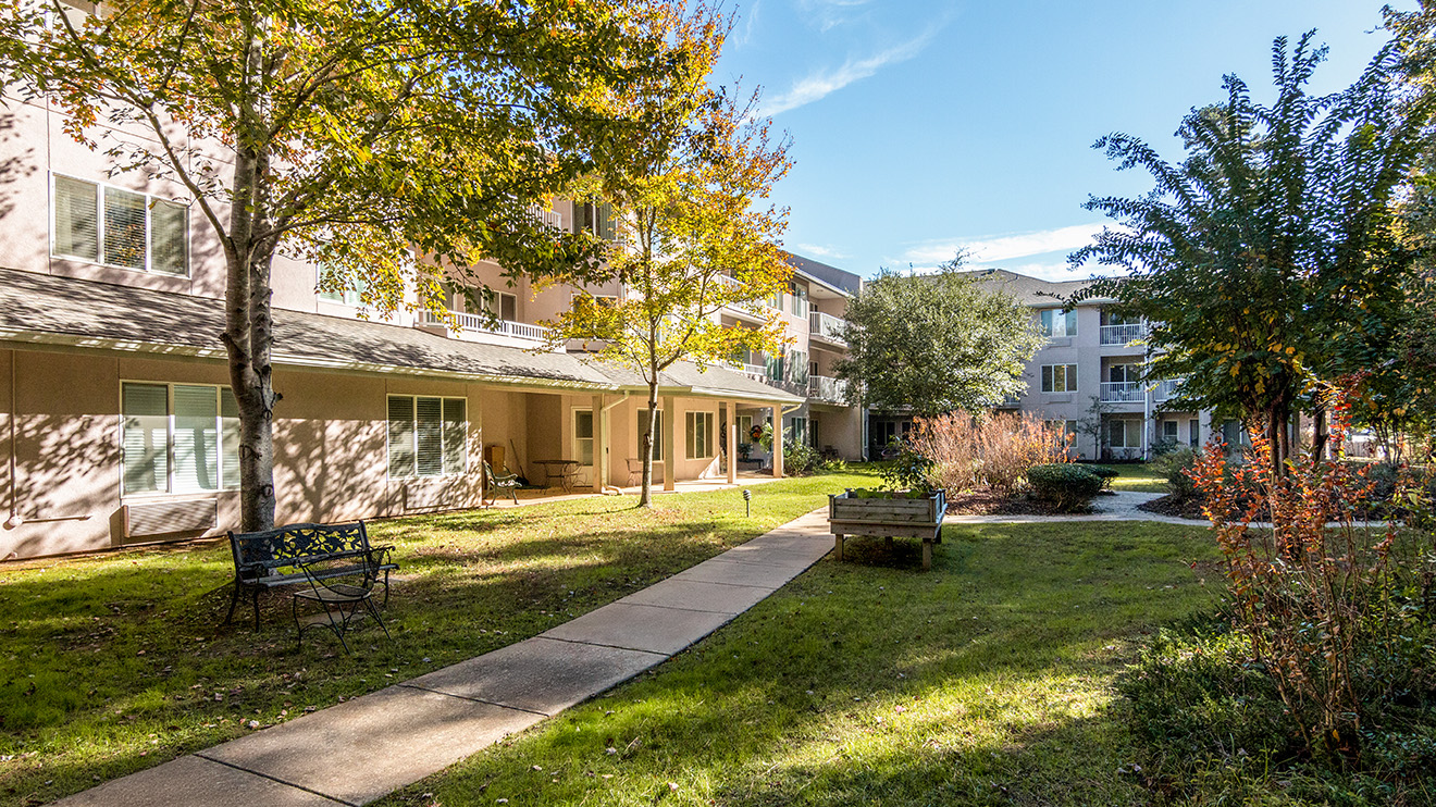 Senior Apartments Texarkana, TX I Holiday Cowhorn Creek Estates
