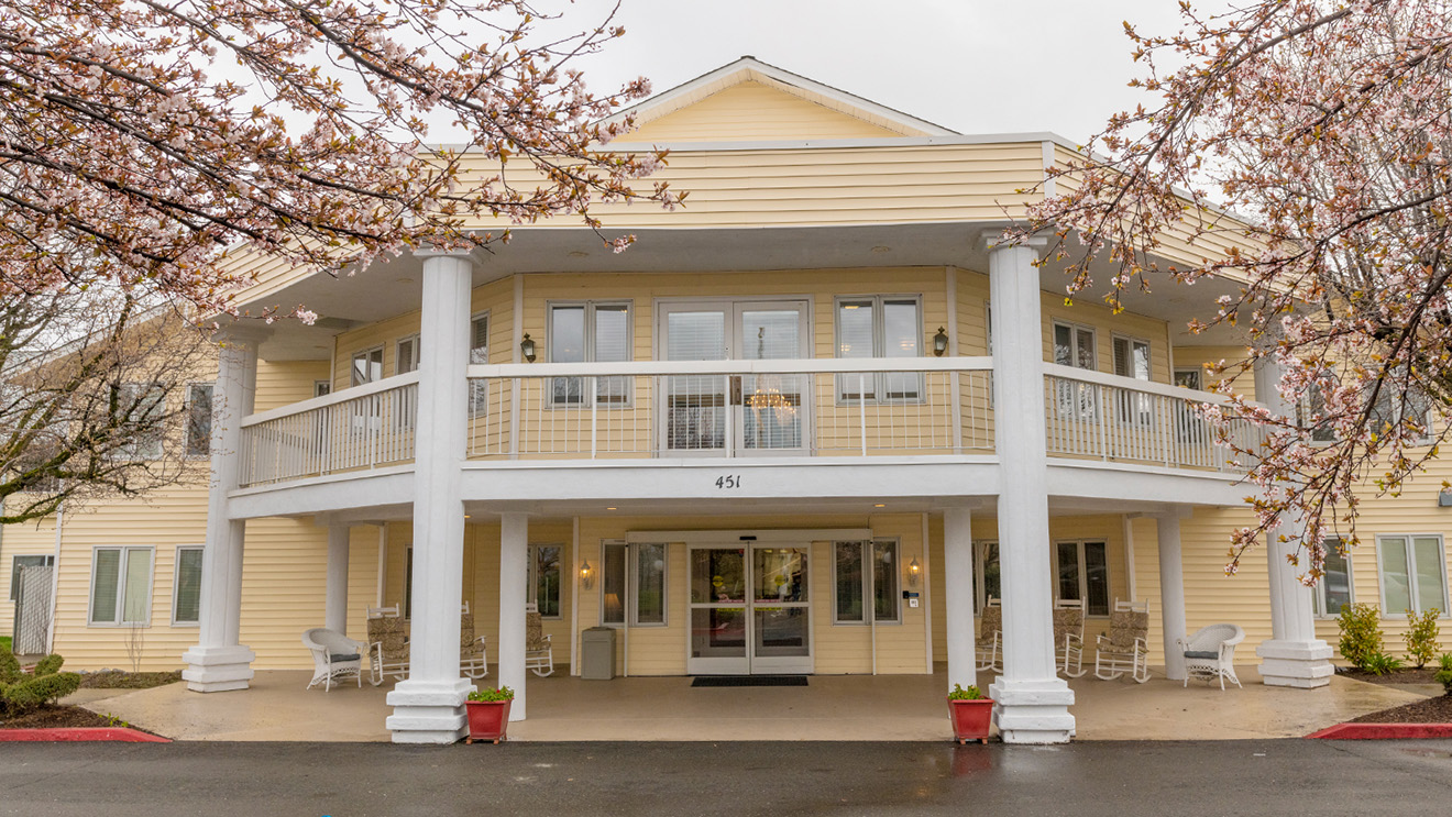 Senior Living Apartments Redding, CA I Holiday Hilltop Estates