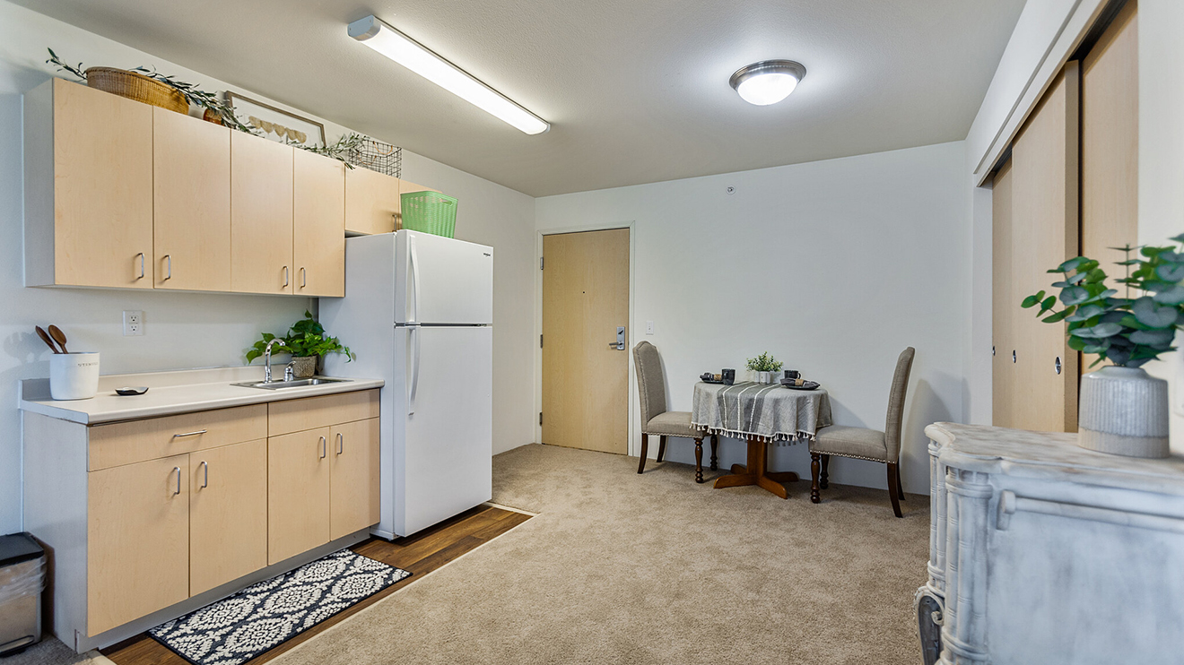 Holiday Lincoln Square apartment kitchenette and dining area