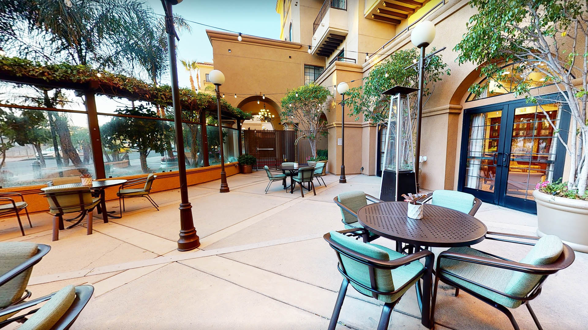 COURTYARD DINING